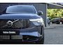 Volvo XC90 T8 Plug-in hybrid AWD Ultra Dark Exec. Ed. | Verwarmde, Geventileerde en Masserende Voorstoelen | Luchtvering | Panoramisch Schuif-/Kanteldak | 360º Camera | Getint Glas | Bowers & Wilkins premium Audio | 22" lichtmetalen velgen | Adaptieve Cruise Control |