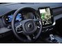 Volvo XC90 T8 Plug-in hybrid AWD Ultra Dark Exec. Ed. | Verwarmde, Geventileerde en Masserende Voorstoelen | Luchtvering | Panoramisch Schuif-/Kanteldak | 360º Camera | Getint Glas | Bowers & Wilkins premium Audio | 22" lichtmetalen velgen | Adaptieve Cruise Control |