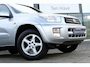 Toyota RAV4 2.0-16V VVT-i Sol | Lichtmetalen velgen | spatbordverbreders in carrosseriekleur | monotone carrosseriekleur | airconditioning | elektrisch bedienbare portierramen achter (5-drs) | lederen stuurwiel e