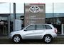 Toyota RAV4 2.0-16V VVT-i Sol | Lichtmetalen velgen | spatbordverbreders in carrosseriekleur | monotone carrosseriekleur | airconditioning | elektrisch bedienbare portierramen achter (5-drs) | lederen stuurwiel e