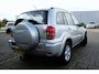 Toyota RAV4 2.0-16V VVT-i Sol | Lichtmetalen velgen | spatbordverbreders in carrosseriekleur | monotone carrosseriekleur | airconditioning | elektrisch bedienbare portierramen achter (5-drs) | lederen stuurwiel e
