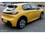 Peugeot e-208 EV Active 50 kWh, Geel metallic, Clima, Cruise, Navi/App connect