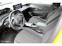 Peugeot e-208 EV Active 50 kWh, Geel metallic, Clima, Cruise, Navi/App connect