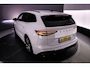 Skoda Enyaq iV 60 Sportline 180pk Automaat Warmtepomp, Adaptive cruise control, Achteruitrijcamera, LED koplampen, Parkeersensoren, App connect, Stoelverwarming