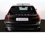 Volvo V90 T6 Recharge AWD Ultimate Bright - Panorama/schuifdak - IntelliSafe Assist & Surround - 360º Camera - Harman/Kardon audio - Adaptieve LED koplampen - Verwarmde voorstoelen, stuur & achterbank - Parkeersensoren voor & achter - Elektr. bedienb. voorstoelen met geheugen - Head up display - Extra getint glas - Inklapbare trekhaak - 19' LMV