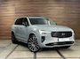 Volvo XC90 2.0 T8 hybrid Ultra Dark 7p.| MY2026| Luchtvering| Lagom-Pack | Winter-Pack| H/K Sound| Trekhaak| HuD| 22inch|Massage