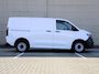 Volkswagen e-Transporter Life L1 71kWh 136 PK | Navigatie via Apple Carplay | Camera | PDC | Cruise control | All season banden | Trekhaak |