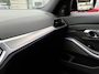 BMW 3-Serie Touring M340i xDrive High Executive | Harman-kardon | Adaptief M-onderstel | Carplay | Full LED | ACC | Stoelverwarming | Zeer nette en keurig onderhouden M340i afkomstig van een liefhebber. Dit betreft een echte auto!
