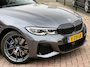 BMW 3-Serie Touring M340i xDrive High Executive | Harman-kardon | Adaptief M-onderstel | Carplay | Full LED | ACC | Stoelverwarming | Zeer nette en keurig onderhouden M340i afkomstig van een liefhebber. Dit betreft een echte auto!