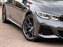 BMW 3-Serie Touring M340i xDrive High Executive | Harman-kardon | Adaptief M-onderstel | Carplay | Full LED | ACC | Stoelverwarming | Zeer nette en keurig onderhouden M340i afkomstig van een liefhebber. Dit betreft een echte auto!