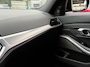 BMW 3-Serie Touring M340i xDrive High Executive | Harman-kardon | Adaptief M-onderstel | Carplay | Full LED | ACC | Stoelverwarming | Zeer nette en keurig onderhouden M340i afkomstig van een liefhebber. Dit betreft een echte auto!