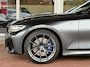 BMW 3-Serie Touring M340i xDrive High Executive | Harman-kardon | Adaptief M-onderstel | Carplay | Full LED | ACC | Stoelverwarming | Zeer nette en keurig onderhouden M340i afkomstig van een liefhebber. Dit betreft een echte auto!