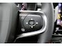 Volvo XC40 T2 130PK Automaat Momentum Business | Schuif/kanteldak | H&K Audio | Pilot-Assist | Keyless | PDC Voor + Achter |