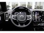 Volvo XC40 T2 130PK Automaat Momentum Business | Schuif/kanteldak | H&K Audio | Pilot-Assist | Keyless | PDC Voor + Achter |