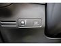 Volvo XC40 T2 130PK Automaat Momentum Business | Schuif/kanteldak | H&K Audio | Pilot-Assist | Keyless | PDC Voor + Achter |