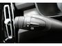 Volvo XC40 T2 130PK Automaat Momentum Business | Schuif/kanteldak | H&K Audio | Pilot-Assist | Keyless | PDC Voor + Achter |