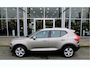 Volvo XC40 T2 130PK Automaat Momentum Business | Schuif/kanteldak | H&K Audio | Pilot-Assist | Keyless | PDC Voor + Achter |