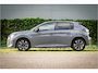 Peugeot 208 1.2 Hybrid 110 e-DCS6 Allure Black Pack Automaat | APPLE CARPLAY, ZWARTE ACCENTEN, GROOT NAVIGATIE, DIGITAL COCKPIT, CRUISE CONTROL, LED KOPLAMPEN, HALF LEDER, PARKEERSENSOREN, GETINT GLAS, LICHTMETALEN VELGEN, NIEUW |