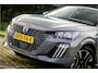 Peugeot 208 1.2 Hybrid 110 e-DCS6 Allure Black Pack Automaat | APPLE CARPLAY, ZWARTE ACCENTEN, GROOT NAVIGATIE, DIGITAL COCKPIT, CRUISE CONTROL, LED KOPLAMPEN, HALF LEDER, PARKEERSENSOREN, GETINT GLAS, LICHTMETALEN VELGEN, NIEUW |