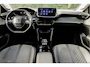 Peugeot 208 1.2 Hybrid 110 e-DCS6 Allure Black Pack Automaat | APPLE CARPLAY, ZWARTE ACCENTEN, GROOT NAVIGATIE, DIGITAL COCKPIT, CRUISE CONTROL, LED KOPLAMPEN, HALF LEDER, PARKEERSENSOREN, GETINT GLAS, LICHTMETALEN VELGEN, NIEUW |