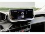 Peugeot 208 1.2 Hybrid 110 e-DCS6 Allure Black Pack Automaat | APPLE CARPLAY, ZWARTE ACCENTEN, GROOT NAVIGATIE, DIGITAL COCKPIT, CRUISE CONTROL, LED KOPLAMPEN, HALF LEDER, PARKEERSENSOREN, GETINT GLAS, LICHTMETALEN VELGEN, NIEUW |
