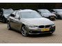 BMW 3-Serie 320i Corporate Lease High Executive / Trekhaak / Schuifdak / Leder / Navigatie / Parkeerhulp V+A / 18'' / Getint glas / Stoelverwarming / Cruise Control