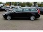 Volvo V70 2.0 T5 Summum / Trekhaak / Leder / Parkeerhulp achter / 17'' / Xenon / Cruise Control