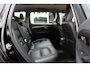 Volvo V70 2.0 T5 Summum / Trekhaak / Leder / Parkeerhulp achter / 17'' / Xenon / Cruise Control