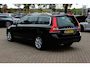 Volvo V70 2.0 T5 Summum / Trekhaak / Leder / Parkeerhulp achter / 17'' / Xenon / Cruise Control
