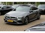 Mercedes-Benz A-klasse 200 Premium Plus / Trekhaak / Panoramadak / Camera / Keyless / 18'' / Leder / CarPlay / Stoelverwarming / Dodehoek / DAB / Cruise Control