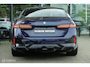 BMW i5 eDrive40 M Sport Edition 84 kWh | Pano | 92,4% SOH | ACC | Iconic Glow | Harman Kardon | Luchtvering | Stoelverwarming en ventilatie | Ambient | Tanzanite Blauw | DAB | 360 Camera