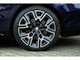 BMW i5 eDrive40 M Sport Edition 84 kWh | Pano | 92,4% SOH | ACC | Iconic Glow | Harman Kardon | Luchtvering | Stoelverwarming en ventilatie | Ambient | Tanzanite Blauw | DAB | 360 Camera