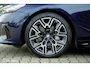 BMW i5 eDrive40 M Sport Edition 84 kWh | Pano | 92,4% SOH | ACC | Iconic Glow | Harman Kardon | Luchtvering | Stoelverwarming en ventilatie | Ambient | Tanzanite Blauw | DAB | 360 Camera
