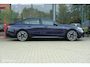 BMW i5 eDrive40 M Sport Edition 84 kWh | Pano | 92,4% SOH | ACC | Iconic Glow | Harman Kardon | Luchtvering | Stoelverwarming en ventilatie | Ambient | Tanzanite Blauw | DAB | 360 Camera