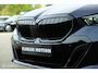 BMW i5 eDrive40 M Sport Edition 84 kWh | Pano | 92,4% SOH | ACC | Iconic Glow | Harman Kardon | Luchtvering | Stoelverwarming en ventilatie | Ambient | Tanzanite Blauw | DAB | 360 Camera