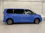 Volkswagen Multivan 1.4 eHybrid Life 7p. TREKHAAK/EL.SCHFDEUREN+SCHUIFRUITJES/ACC/SFEER/SOH 93%/CAMERA/CARPLAY/KEYLESS/LED/EL.A.KLEP/MIDDENCONSOLE/DODE-HOEK/PRIVACY/17"BLACK/FLORIDA-BEACH BLUE METALLIC/VOLLEDIG VW DEALER HISTORIE