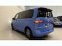 Volkswagen Multivan 1.4 eHybrid Life 7p. TREKHAAK/EL.SCHFDEUREN+SCHUIFRUITJES/ACC/SFEER/SOH 93%/CAMERA/CARPLAY/KEYLESS/LED/EL.A.KLEP/MIDDENCONSOLE/DODE-HOEK/PRIVACY/17"BLACK/FLORIDA-BEACH BLUE METALLIC/VOLLEDIG VW DEALER HISTORIE