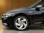 Volkswagen Golf 1.5 eTSi First Edition, Panoramadak | Camera | Navi & CarPlay | Trekhaak | Winter pack