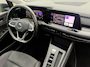 Volkswagen Golf 1.5 eTSi First Edition, Panoramadak | Camera | Navi & CarPlay | Trekhaak | Winter pack