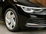 Volkswagen Golf 1.5 eTSi First Edition, Panoramadak | Camera | Navi & CarPlay | Trekhaak | Winter pack
