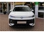 Volkswagen T-Roc 1.5 eTsi R-Line First Edition | Trekhaak | Matrix | Camera