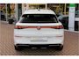 Volkswagen T-Roc 1.5 eTsi R-Line First Edition | Trekhaak | Matrix | Camera