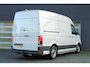 Volkswagen Crafter 35 2.0 TDI 140pk AUT L3H3 Comfortline | Trekhaak | Achteruitrijcamera | Navigatie | Verwarmbare Voorruit | Cruise Control