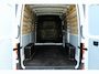 Volkswagen Crafter 35 2.0 TDI 140pk AUT L3H3 Comfortline | Trekhaak | Achteruitrijcamera | Navigatie | Verwarmbare Voorruit | Cruise Control
