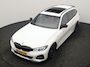 BMW 3-Serie Touring 320i M Sport Perfomance Parts 184pk | Panodak | Adaptive Cruise | Laser LED | Sportuitlaat Kleppen Besturing | Lederen Sportstoelen Verwarmd | Sfeerverlichting | Apple Carplay | 20"L.M | Navigatie | DAB |