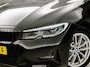 BMW 3-Serie 330e xDrive Business Sport 293Pk Automaat (APPLE CARPLAY, LASER KOPLAMPEN, SOH 90,3%, STOELVERWARMING, SPORTSTOELEN, GETINT GLAS, SPORTSTOELEN, PARKEERSENSOREN, NIEUWSTAAT)