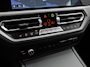 BMW 3-Serie 330e xDrive Business Sport 293Pk Automaat (APPLE CARPLAY, LASER KOPLAMPEN, SOH 90,3%, STOELVERWARMING, SPORTSTOELEN, GETINT GLAS, SPORTSTOELEN, PARKEERSENSOREN, NIEUWSTAAT)