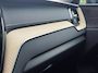 Volvo XC60 T6 Plug-in hybrid AWD Ultra Dark | Trekhaak | Luchtvering | Panoramadak | Verwarmbare voorstoelen, achterbank en stuurwiel | Head-up display | Premium audio by Harman Kardon | 360 graden camera