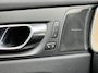 Volvo XC60 T6 Plug-in hybrid AWD Ultra Dark | Trekhaak | Luchtvering | Panoramadak | Verwarmbare voorstoelen, achterbank en stuurwiel | Head-up display | Premium audio by Harman Kardon | 360 graden camera