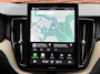 Volvo XC60 T6 Plug-in hybrid AWD Ultra Dark | Trekhaak | Luchtvering | Panoramadak | Verwarmbare voorstoelen, achterbank en stuurwiel | Head-up display | Premium audio by Harman Kardon | 360 graden camera